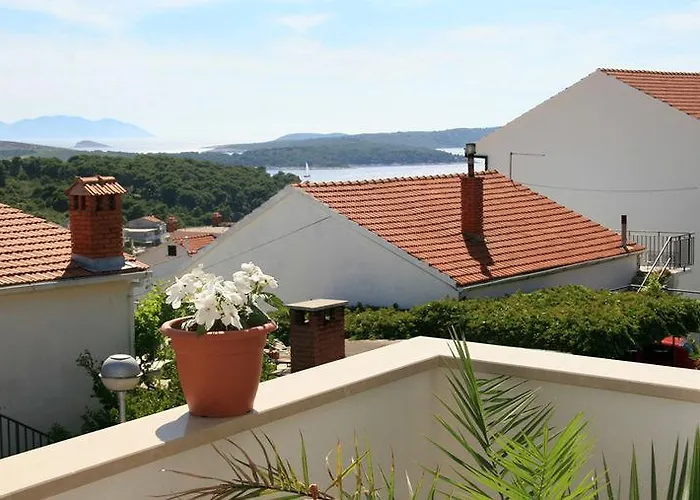 Daire Hvar 8 Min To The *