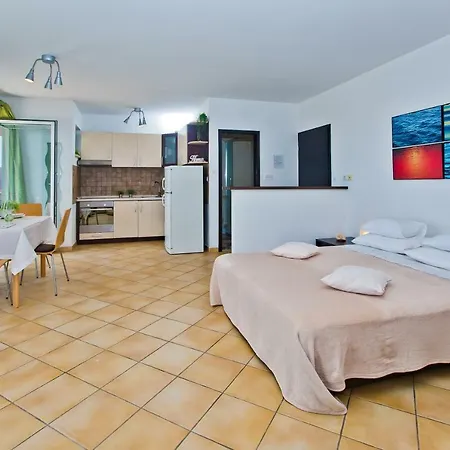 Апартаменти Hvar 8 Min To The