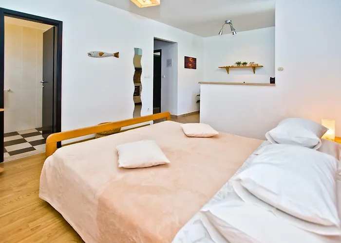 Hvar 8 Min To The هفار