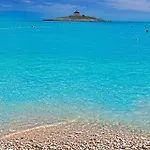 Hvar 8 Min To The