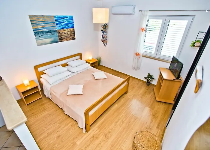 Hvar 8 Min To The Apartment