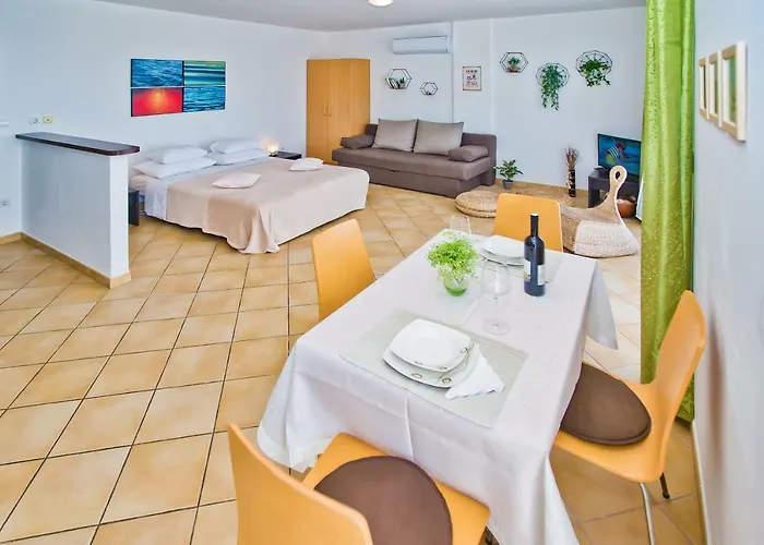 Hvar 8 Min To The Apartment