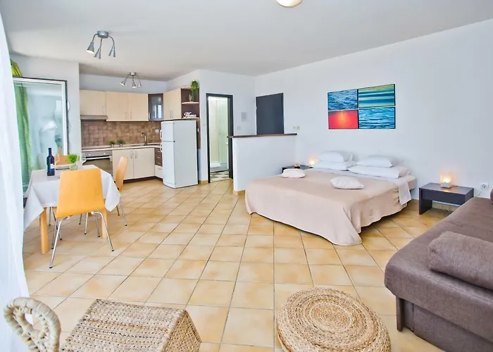 Apartment Hvar 8 Min To The *